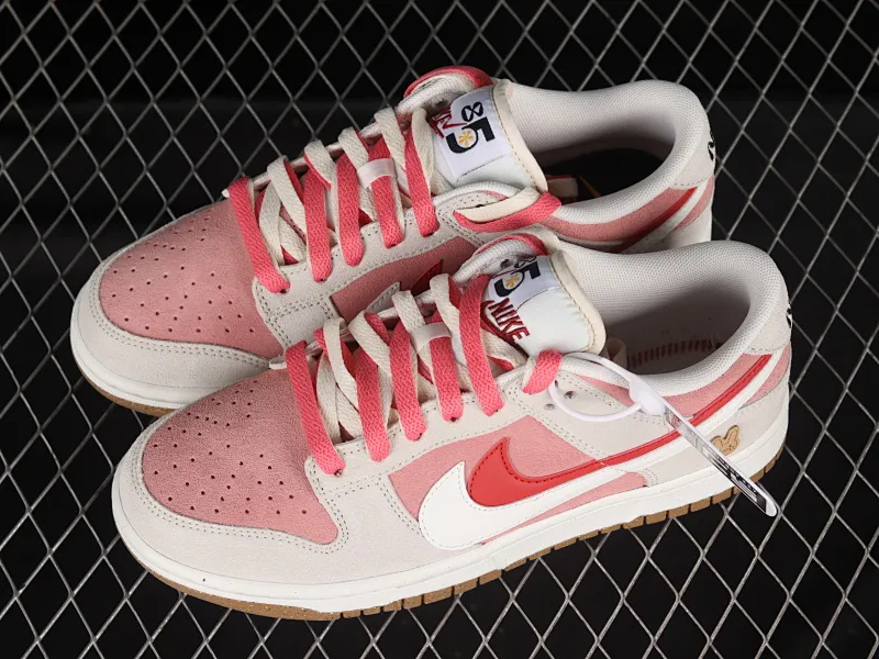 All Categories Nk SB Dunk Series Nk SB Dunk Low Low-top Sneakers Nk Dunk Low SE 2023 Year of the Rabbit Limited SB Smashed Backboard Fashion Casual Sneakers DO9457-117